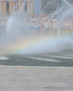 晉陽湖噴泉
　　晉陽湖公園是城市綜合型生態(tài)濱水公園，其景觀工程分為10大區(qū)域，有生態(tài)自然游覽區(qū)、僑鄉(xiāng)文化廣場區(qū)、古厝文化體驗區(qū)、濕地生態(tài)科普區(qū)、城市文化廣場區(qū)、生態(tài)島休閑區(qū)、山林沙地游玩區(qū)和水上活動區(qū)。 